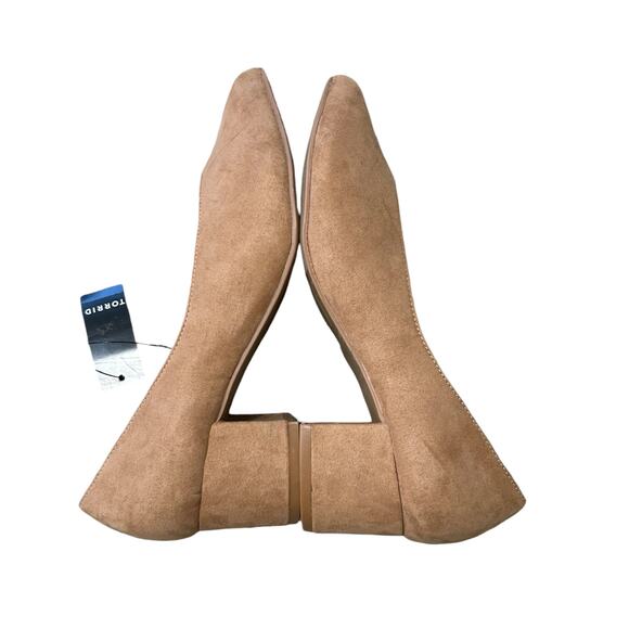 Torrid Pointed Toe Block Heel Pumps NWT Women's Sz 7.5WW Tan Faux Suede Classic - Picture 8 of 10